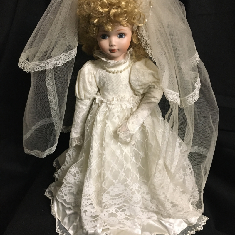 Heritage Mint Summit Collection Goldenvale Doll 1-2000