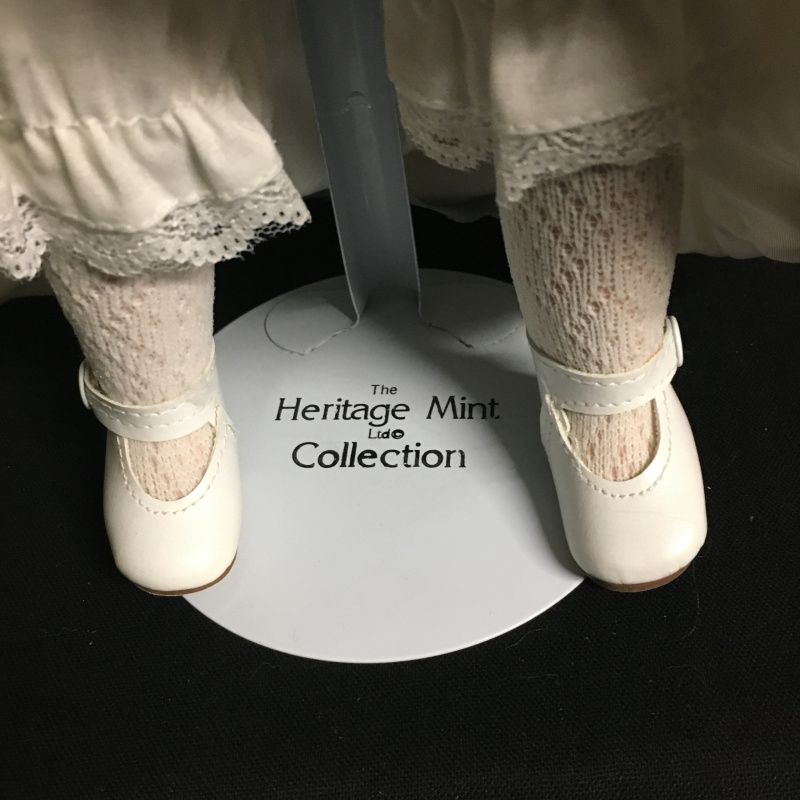 Heritage Mint Summit Collection Goldenvale Doll 1-2000